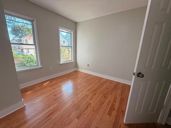 3rd image of 142 Rowe St #2