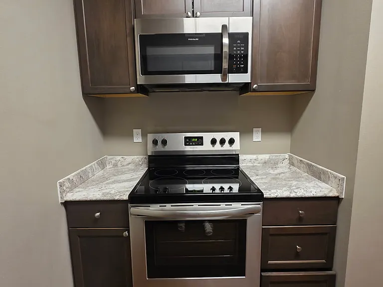 185 SW Silverstar Ln — Photo 5