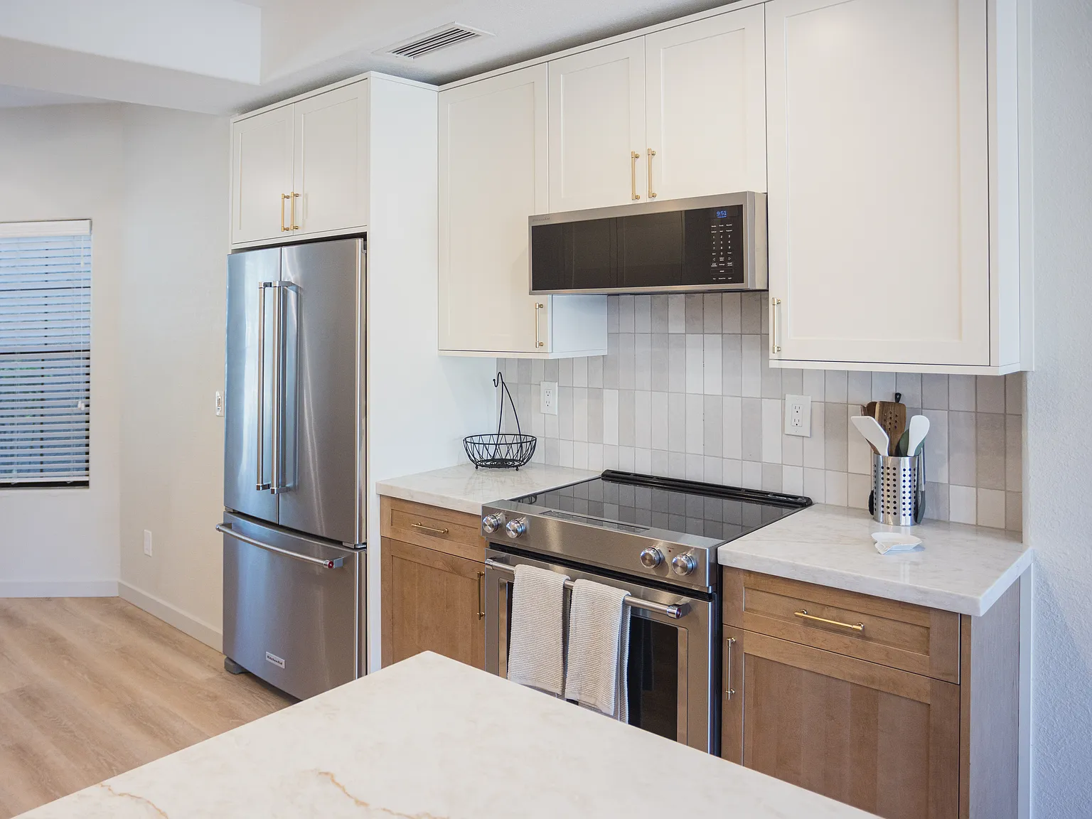 3 bed, 1640 sqft, $7,000 — Photo 2