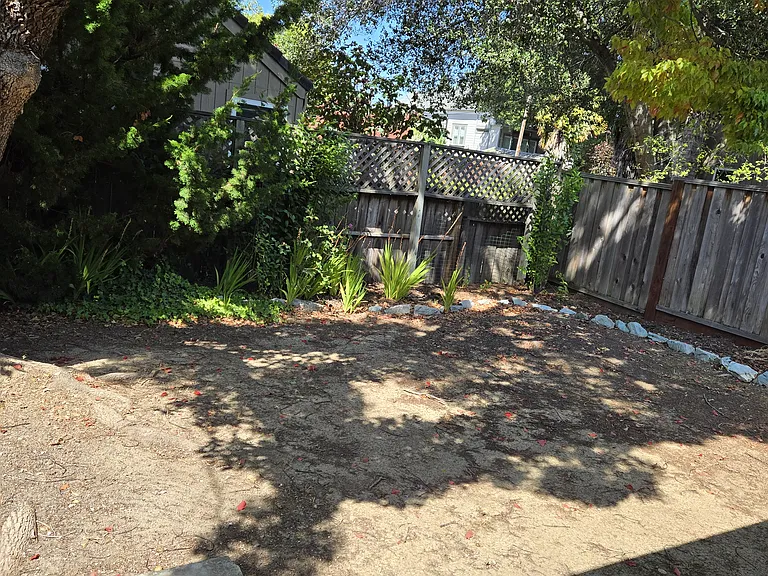 611 6th St — Photo 9