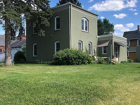 4th image of 110 1st Ave NE