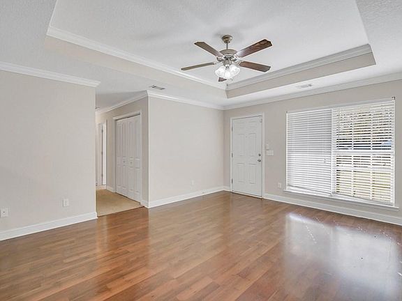 4th image of 636 Piedmont Ave