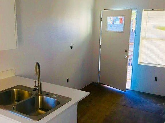 4th image of 1533 W Pierce St #4