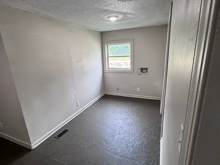 632 Taggart Ave — Photo 12