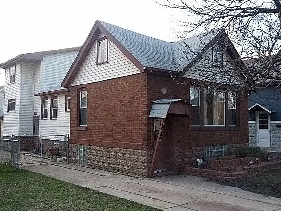 3rd image of 10720 S Maplewood Ave