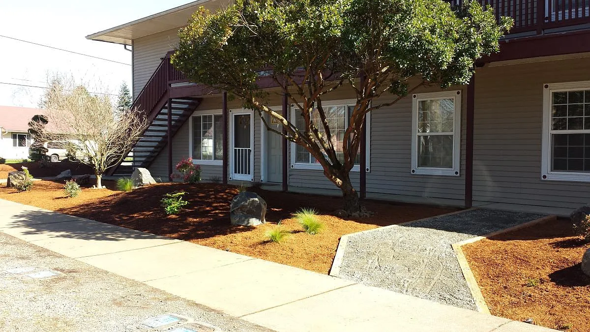 1000 S Pearl Street — Photo 1