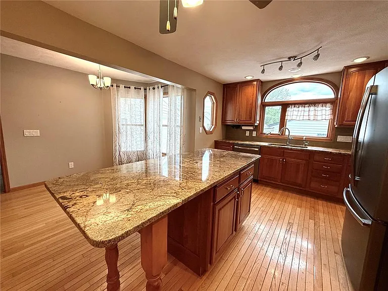 225 Sunrise Blvd — Photo 14
