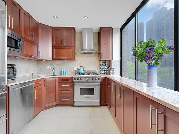 3rd image of 300 E 90th St APT 7D