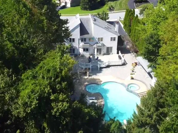 4344 Trophy Dr, Upper Chichester, PA 19061