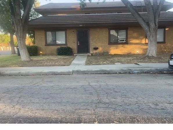 860 E Avenue J12 APT 4, Lancaster, CA 93535
