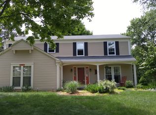 1401 Barneswood Ln, Rochester Hills, MI 48306
