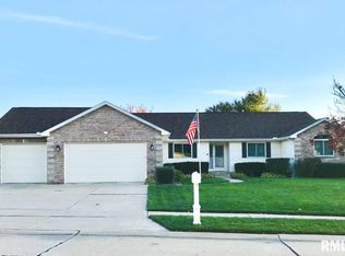 1098 Bridgeview Pl, Le Claire, IA 52753