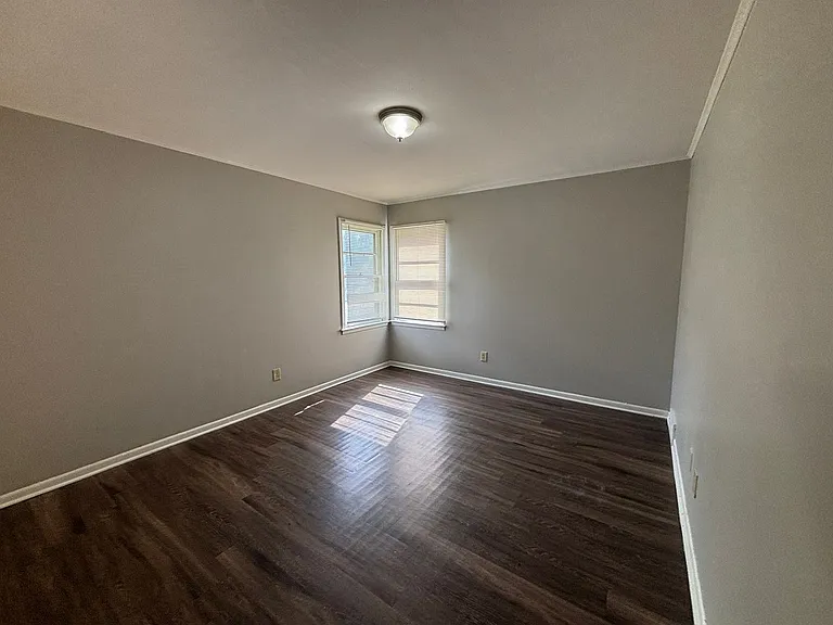 2160 Saint Elmo Ave — Photo 16