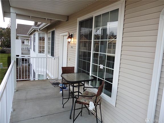 3rd image of 1002 9th Ave SE APT E201