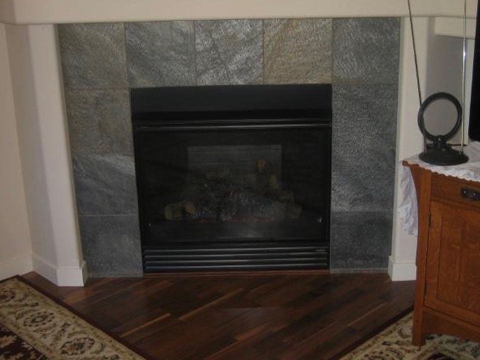 2nd image of 233 NE Ironcreek Pl