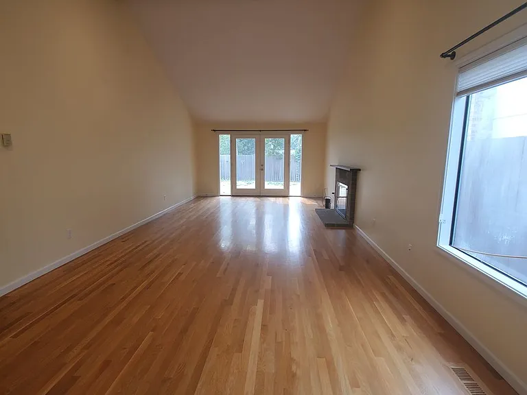 10112 SW Crystal St — Photo 6