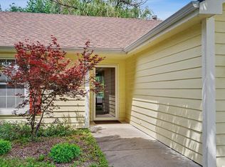 713 N 6th St, Lawrence, KS 66044