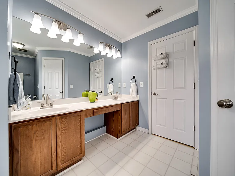 138 Grove Ln S — Photo 42