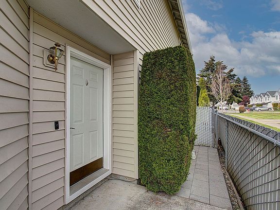 4th image of 3020 NE 116th Ave