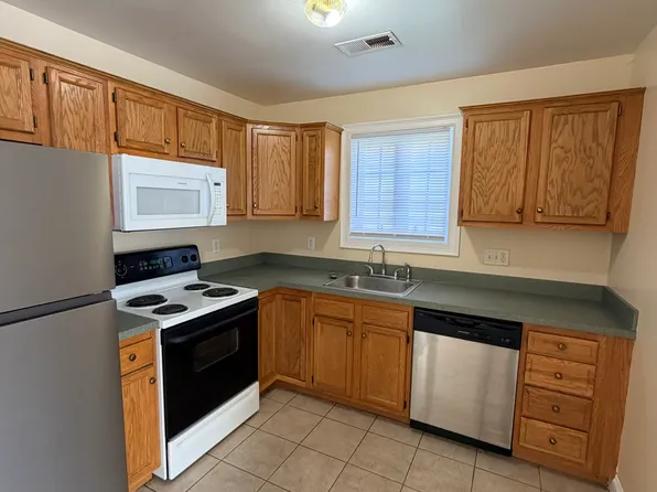 30 Judith Ln #101, East Haven, CT 06512