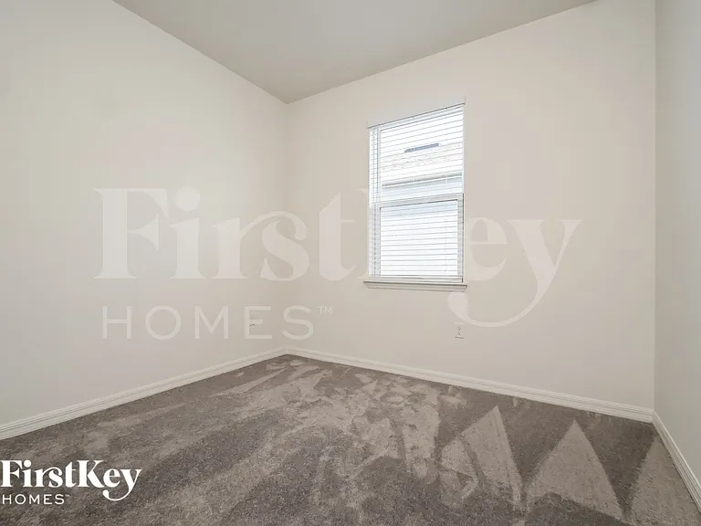 217 Windsor Reserve Dr — Photo 11