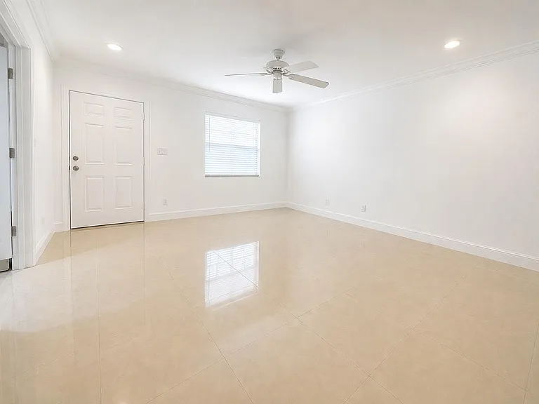 101 SW 3rd Ave — Photo 5