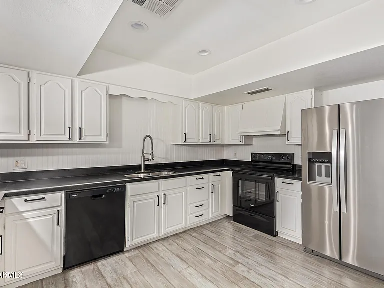 5401 E Exeter Blvd — Photo 22