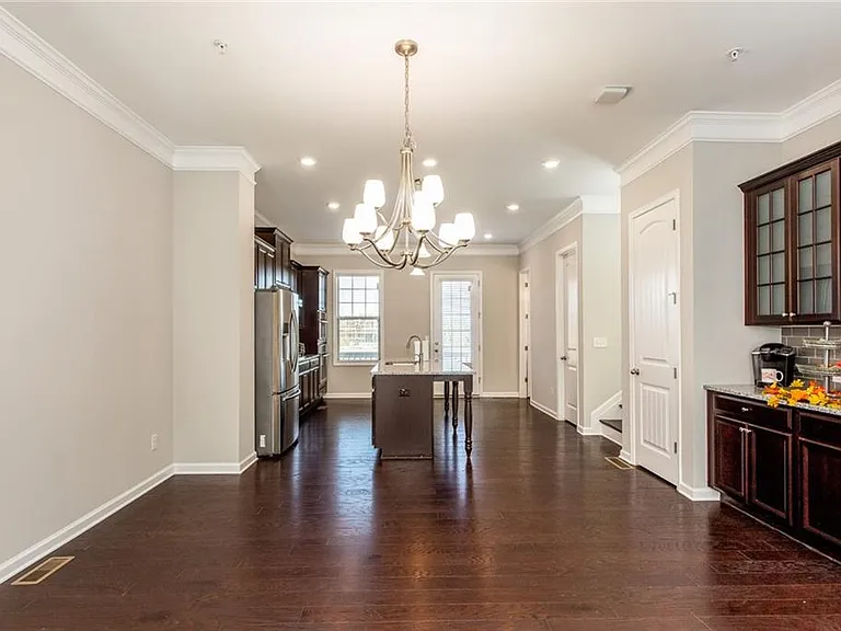 335 Beacons Pl — Photo 13