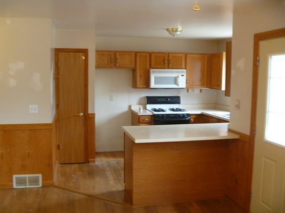 5th image of 724 W Benham St