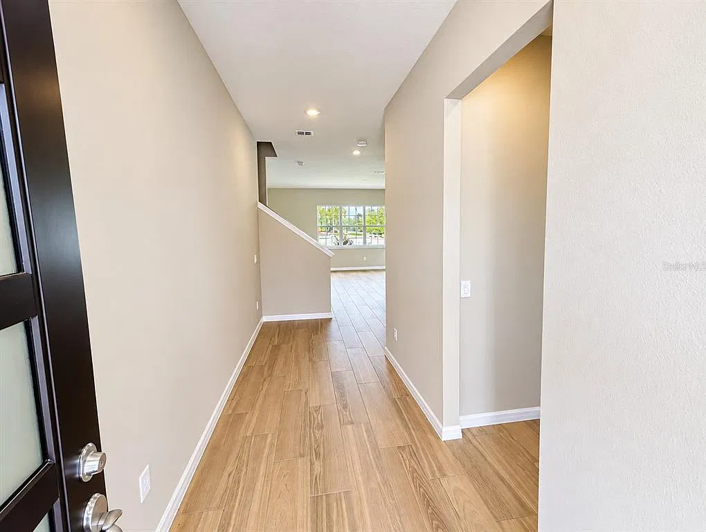 5 bed, 3.5 bath, 2563 sqft, $4,999 — Photo 4