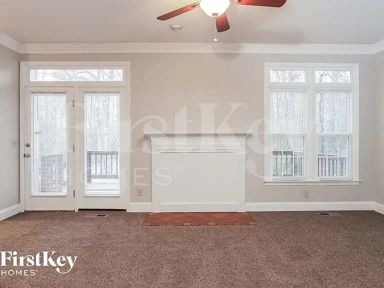 1792 Glenridge Dr — Photo 3
