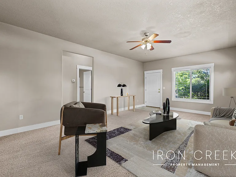 10709 W Wasdale Dr — Photo 2