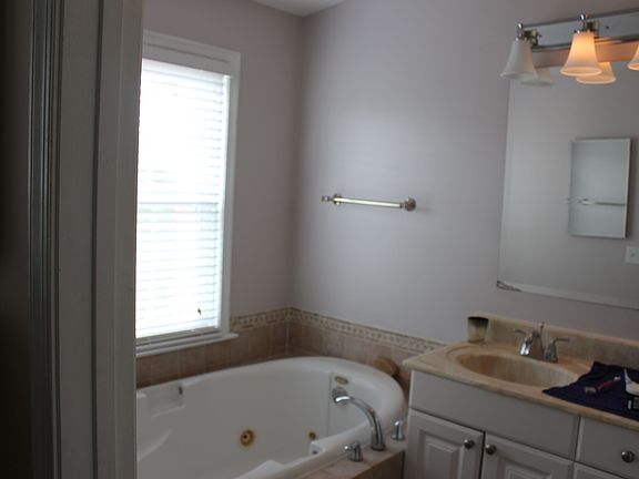 Bathroom with jacuzzi