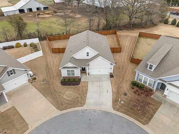 3rd image of 421 Linfield Ct