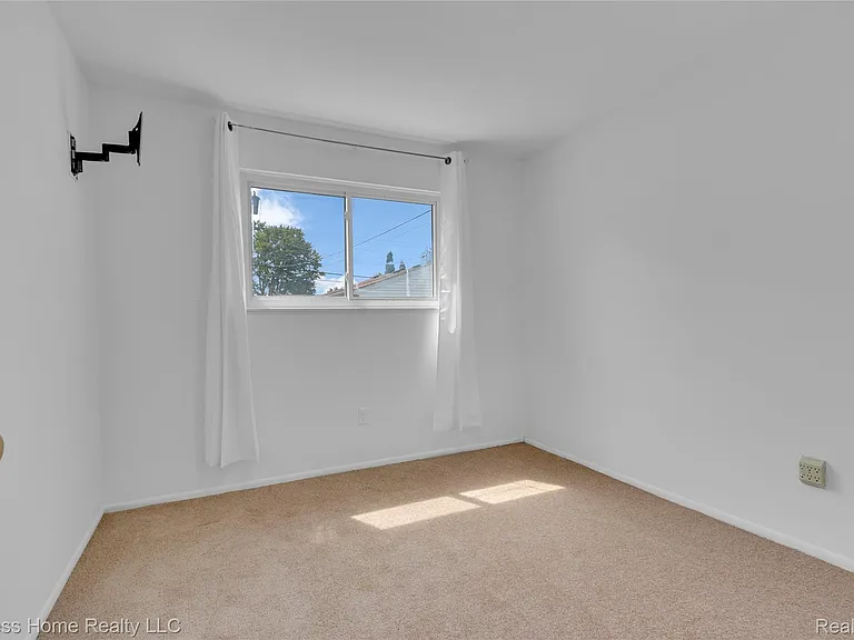 25217 Roan Ave — Photo 15