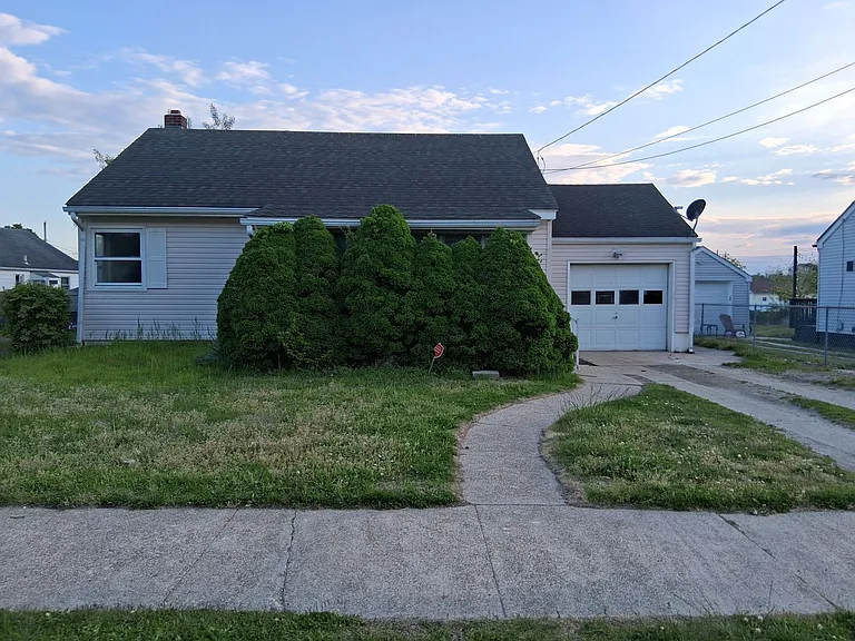 51 Cedarcrest Ave — Photo 1