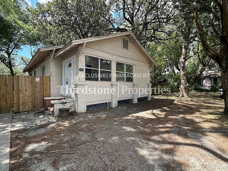 920 Alderside St — Photo 22