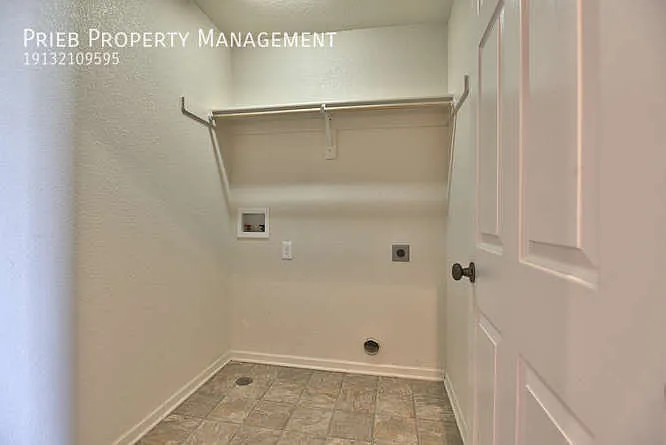 282 N Ferrel St — Photo 21