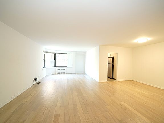 3rd image of 1700 York Ave APT 4R