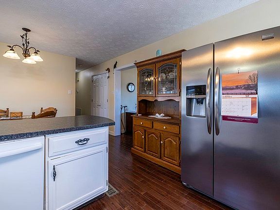 5th image of 268 Lincoln Ct