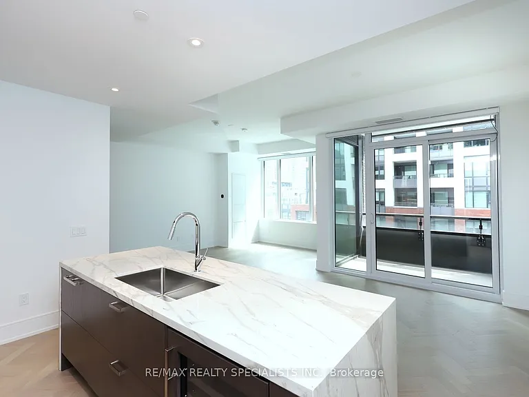 455 Wellington St W #704 — Photo 20