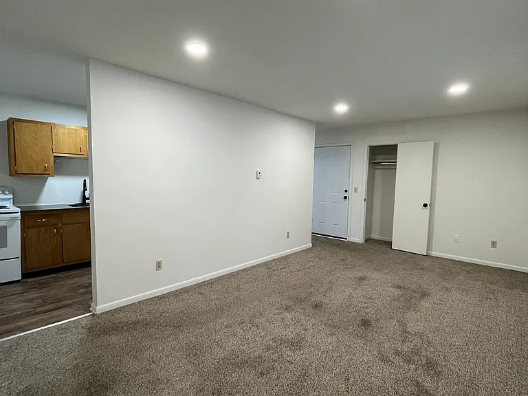 98 East Market Street — Photo 20