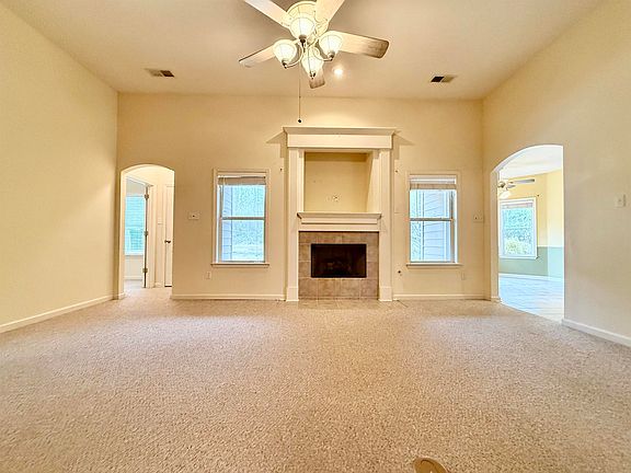 4th image of 235 Susanne Dr