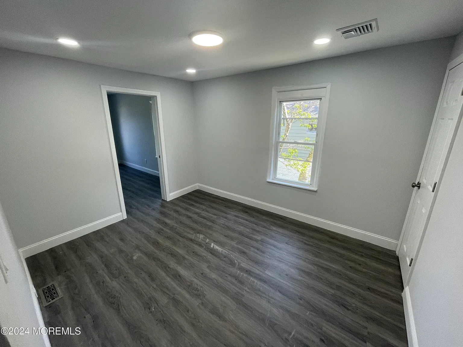 3 bed, 2037 sqft, $3,000 — Photo 2