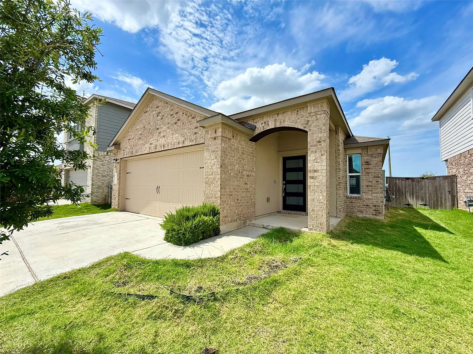 3 bed, 2.0 bath, 1502 sqft, $1,950 — Photo 3
