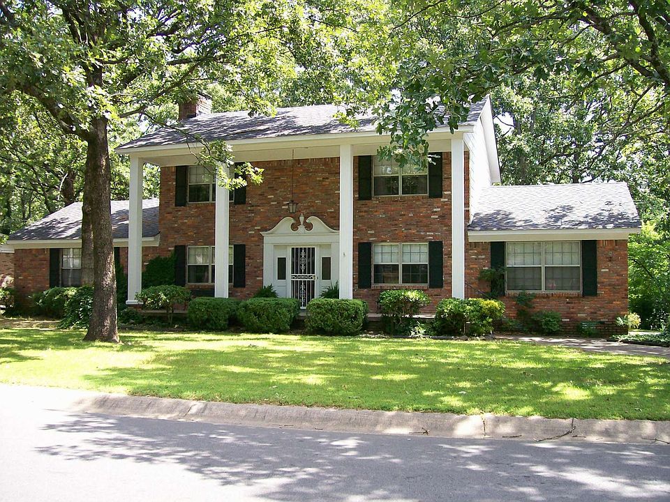 Front view of house from Pontiac Dr.