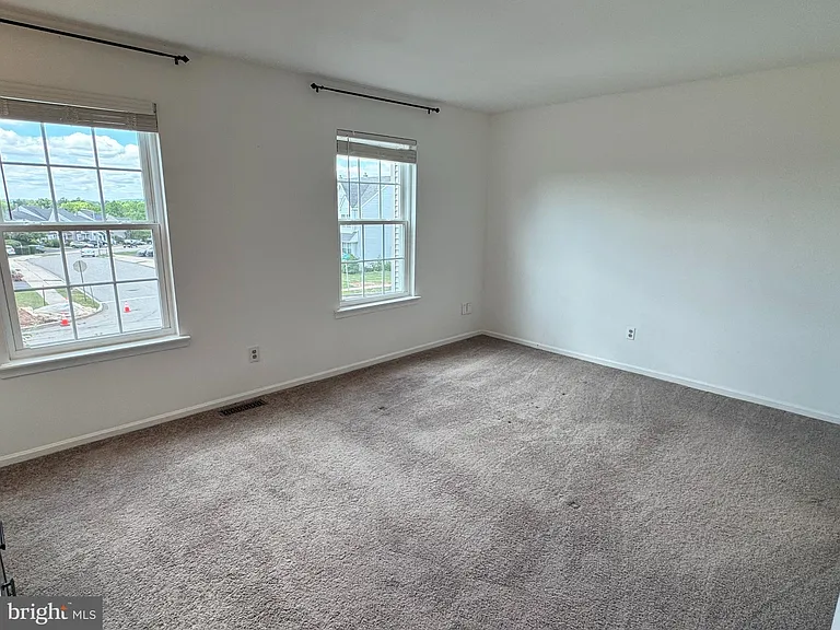 2371 Norrington Dr W — Photo 12