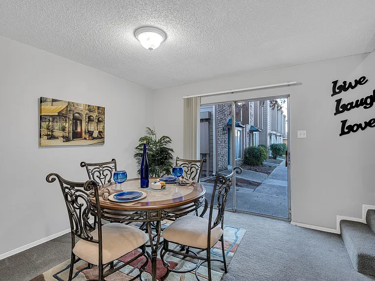 Windsong Apartments — Photo 86
