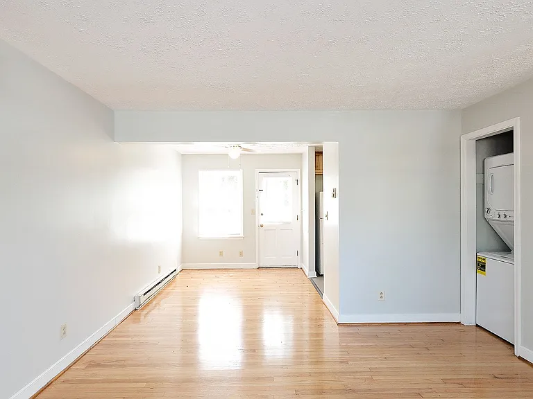1406 Chesapeake St #B — Photo 2