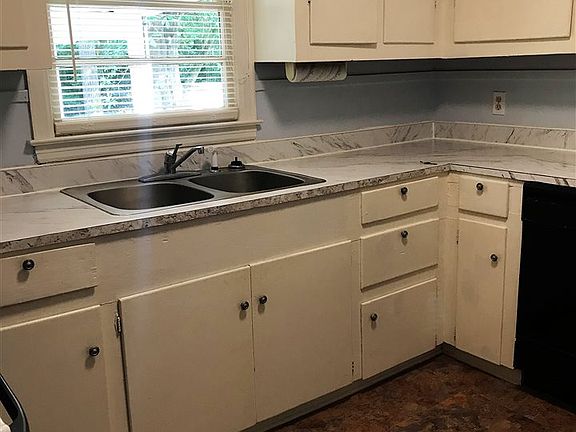 4th image of 224 Holly Dr